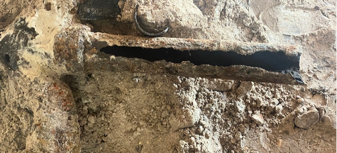 Broken pipe before sewer pipe repair